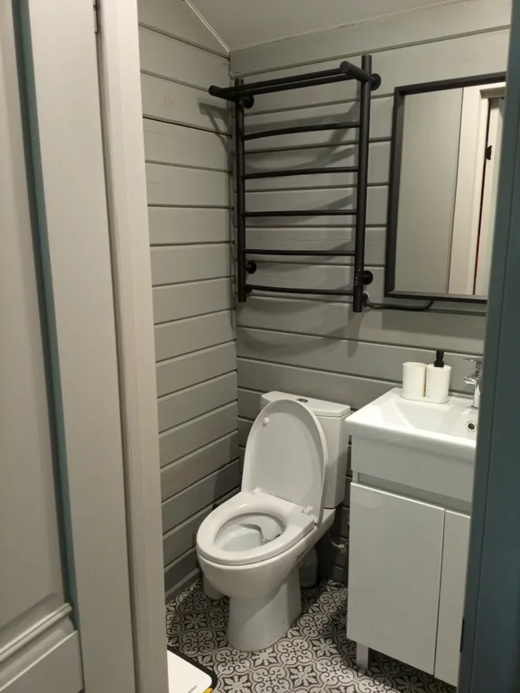 Уютный дом на краю города