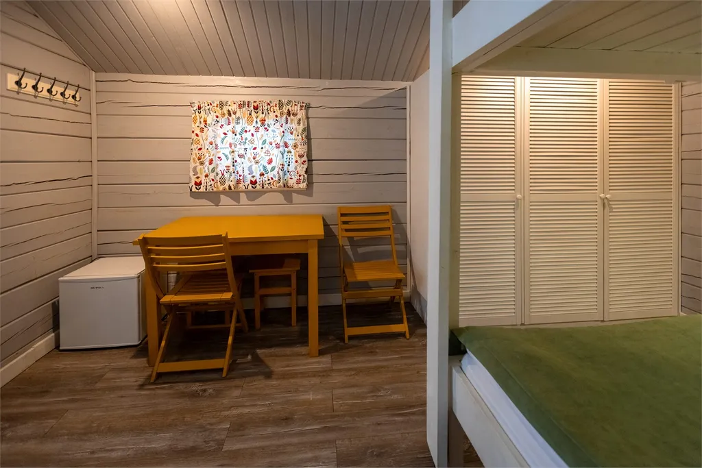 Домик с видом на озеро