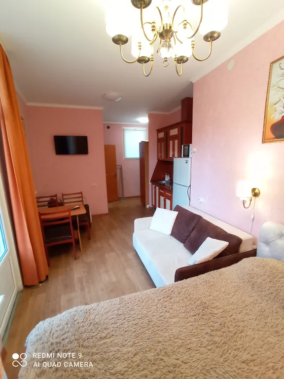 Комфортная квартира-студия с балкончиком в центре Алупки у дворца