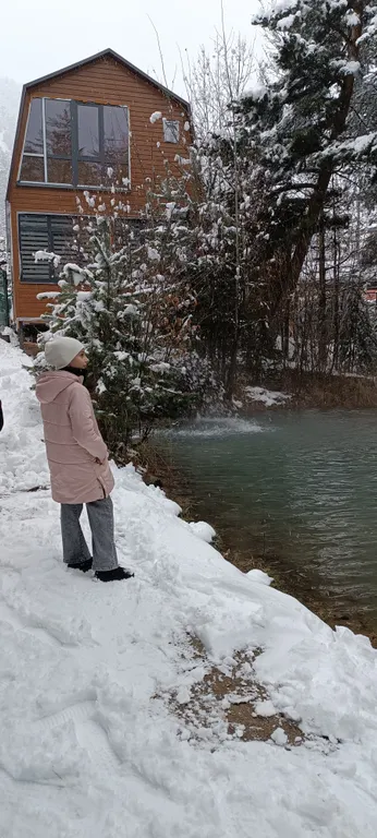 Таунхаус у озера с видом на горы