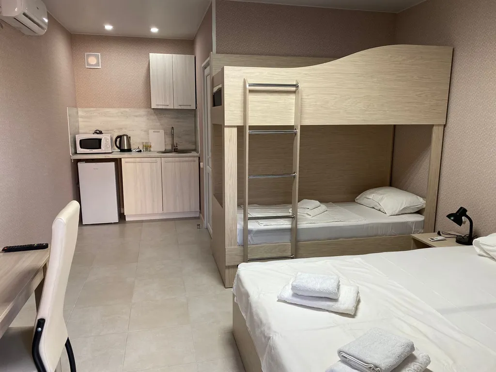 Квартира Четырехместный номер стандарт — аренда посуточно в Миндальное