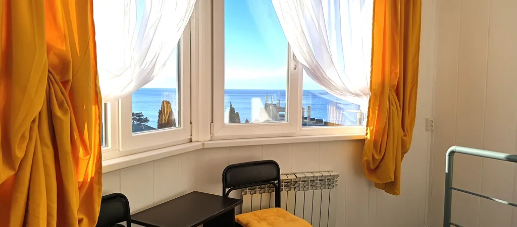 Домик с видом на море