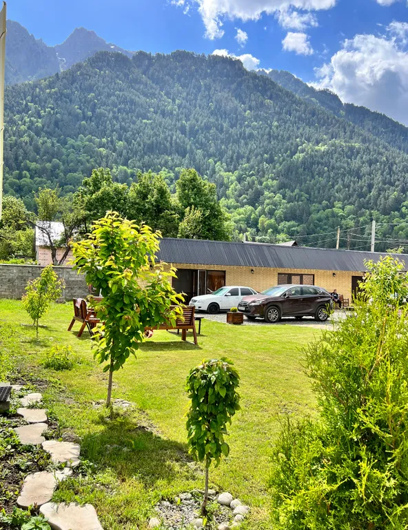 Уютный домик с видом на горы