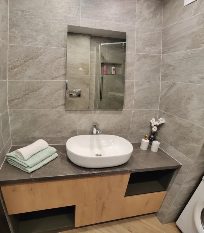 Квартира-студия с дизайнерским ремонтом рядом с центром города