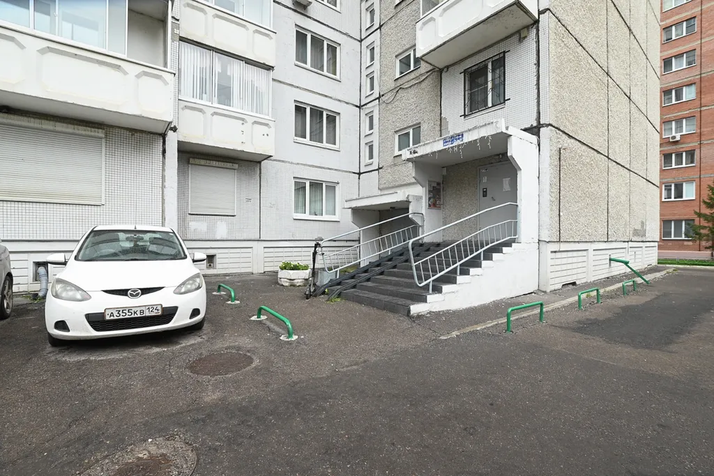 Квартира Двухкомнатная квартира тц планета — Красноярск