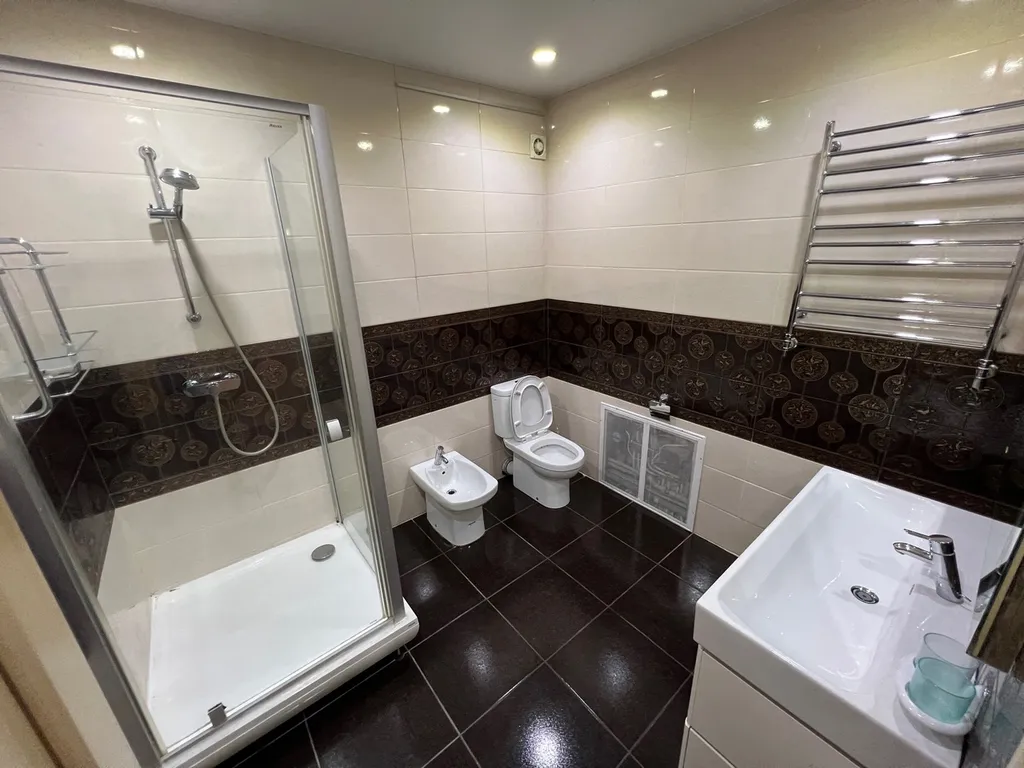 Четырёхкомнатный дом класса люкс в тихом центре