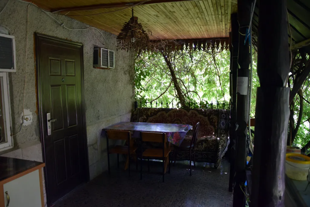 Двухкомнатный домик с видом в сад