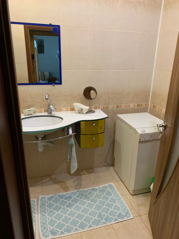 Большой дом с парковочным местом