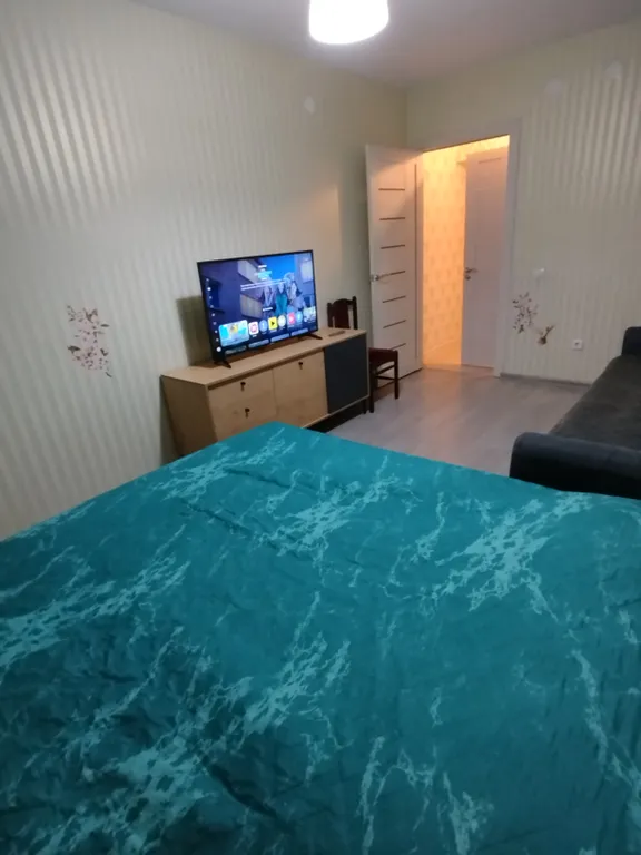 Просторная семейная двухкомнатная квартира рядом с центром города