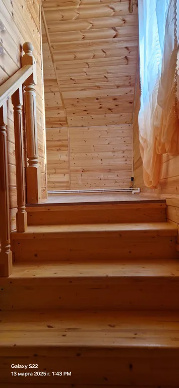 Отдельный дом на краю леса на берегу озера