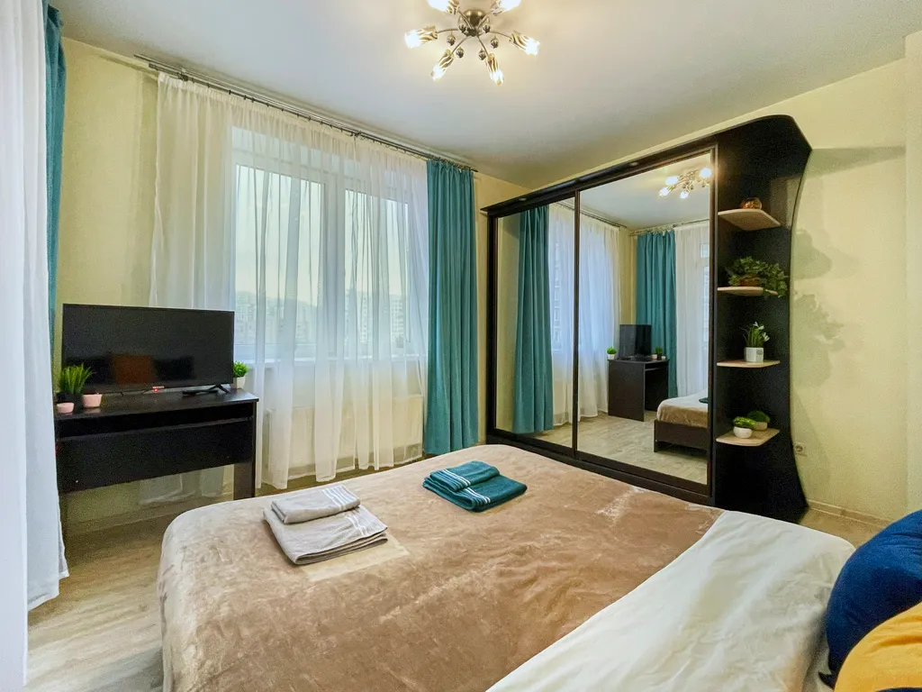 Шикарная 2-комнатная квартира с раздельными комнатами и балконом