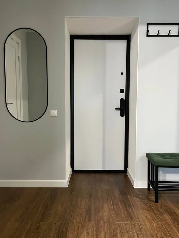 Стильная квартира с синей кухней