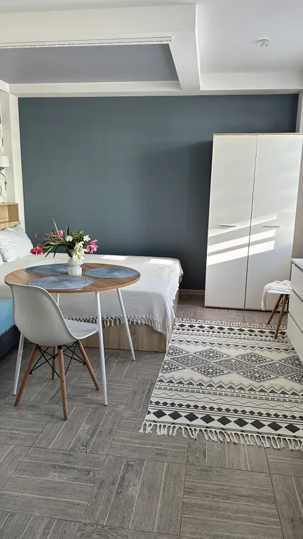 Студия с подогреваемым бассейном в клубном поселке