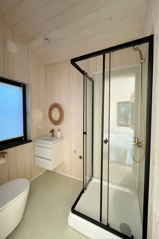 Уютный дом в южном саду