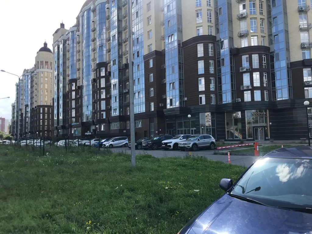 Апартаменты в ЖК Париж, центр. Парк Победы! Вода горячая есть.