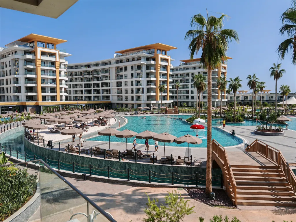 Квартира 2+1 XL в Azura World c видом на бассейн и аквапарком