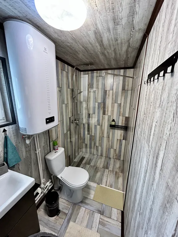 Уютный дом на берегу озера