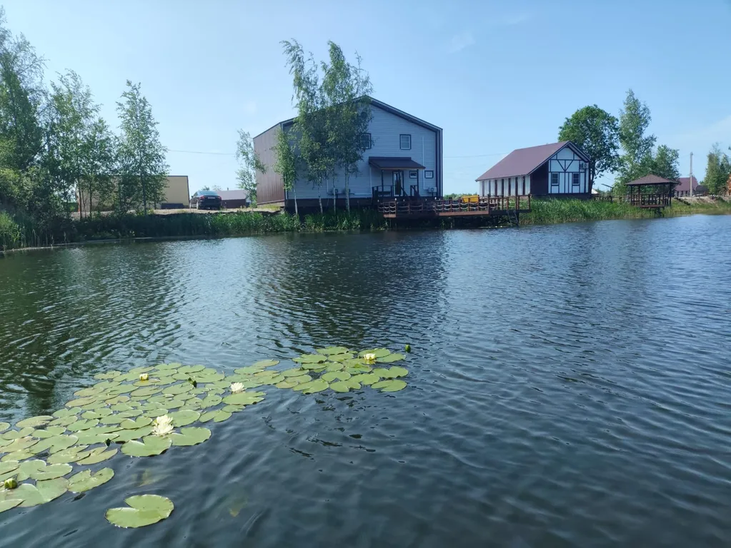 Дом отдыха на берегу озера