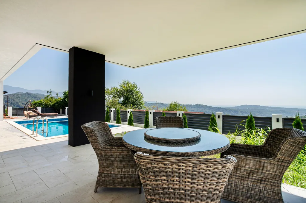 Шикарная Вилла с видом на море и горы