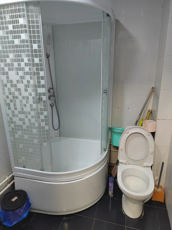 Современная квартира с большой кухней в центре города