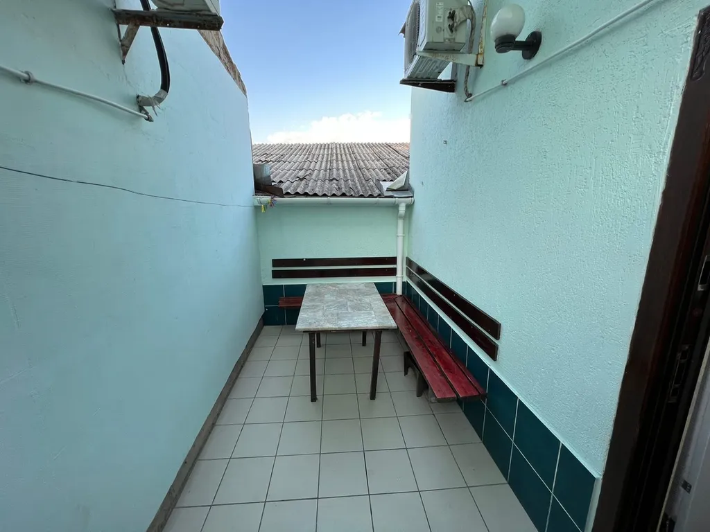 Двухкомнатный дом-студия со своим двором у парка Фрунзе