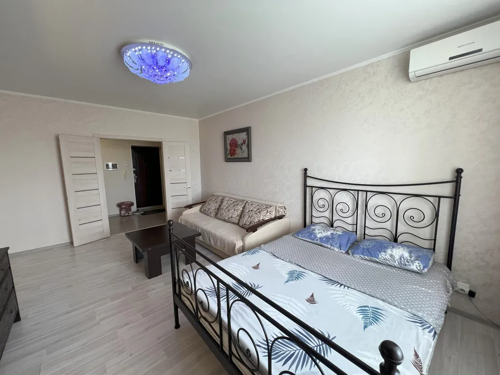 В центре новый дом