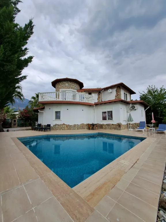 Частная вилла с собственным бассейном