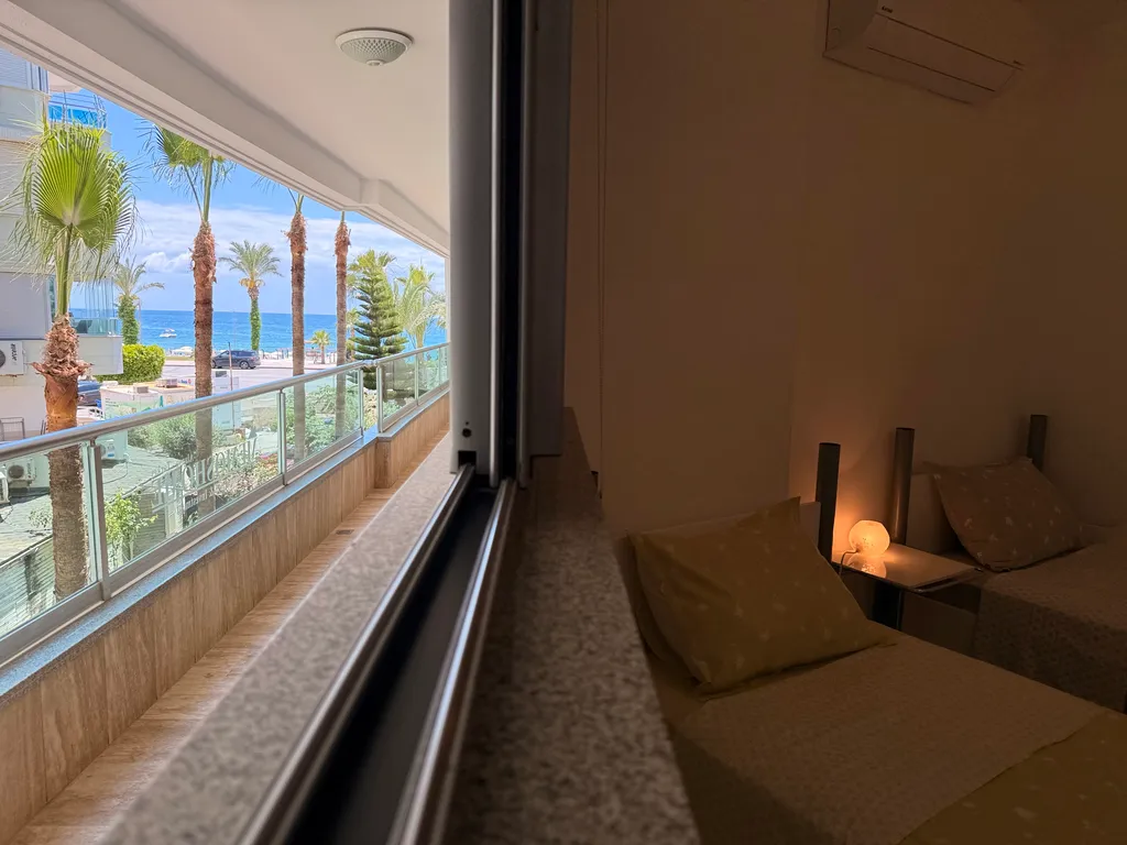 Трехкомнатная квартира на первой береговой линии