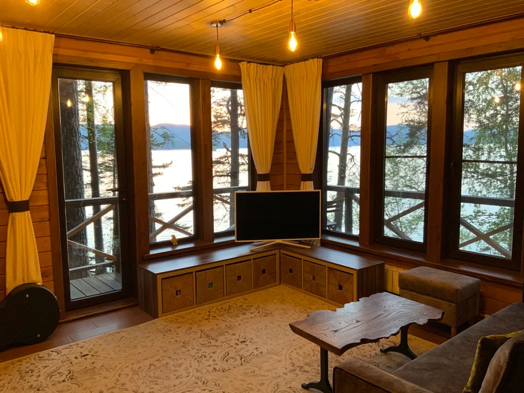 Коттедж на озере