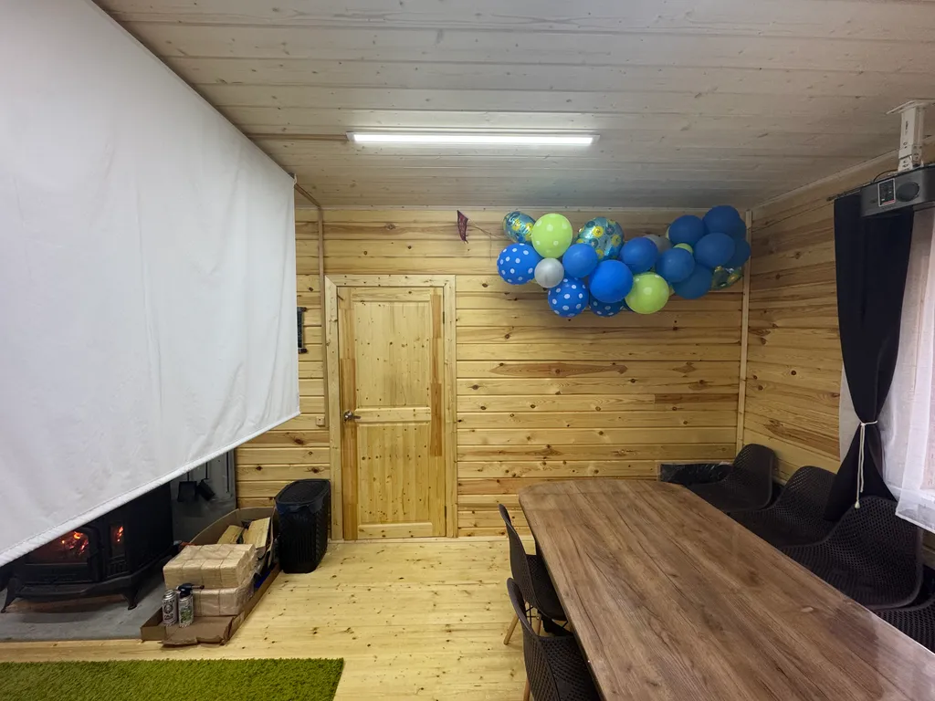 Уютный двухэтажный дом в окружении природы