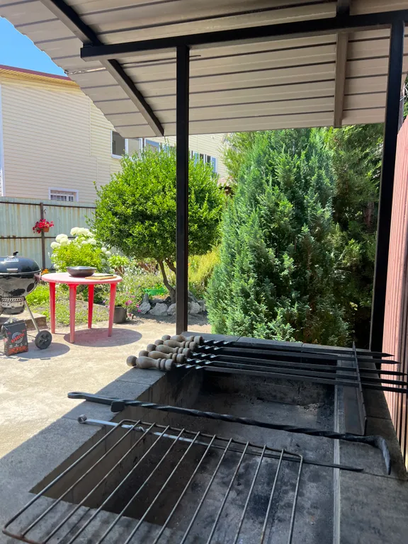 Домик у моря с двориком, мангалом, грилем и тандыром