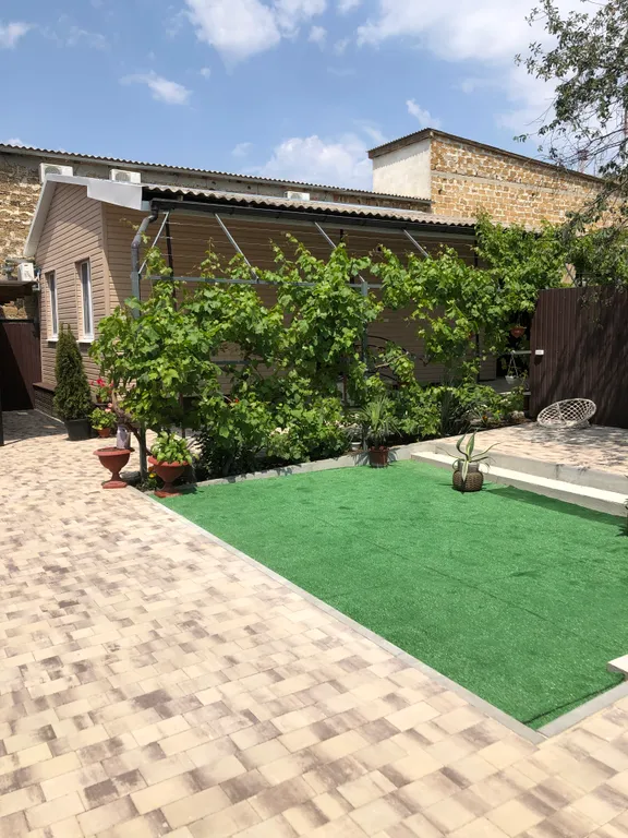 Уютный домик в 7 минутах от моря с зеленым двориком и парковой