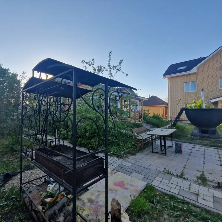 Бревенчатый новый дом с баней и банным чаном