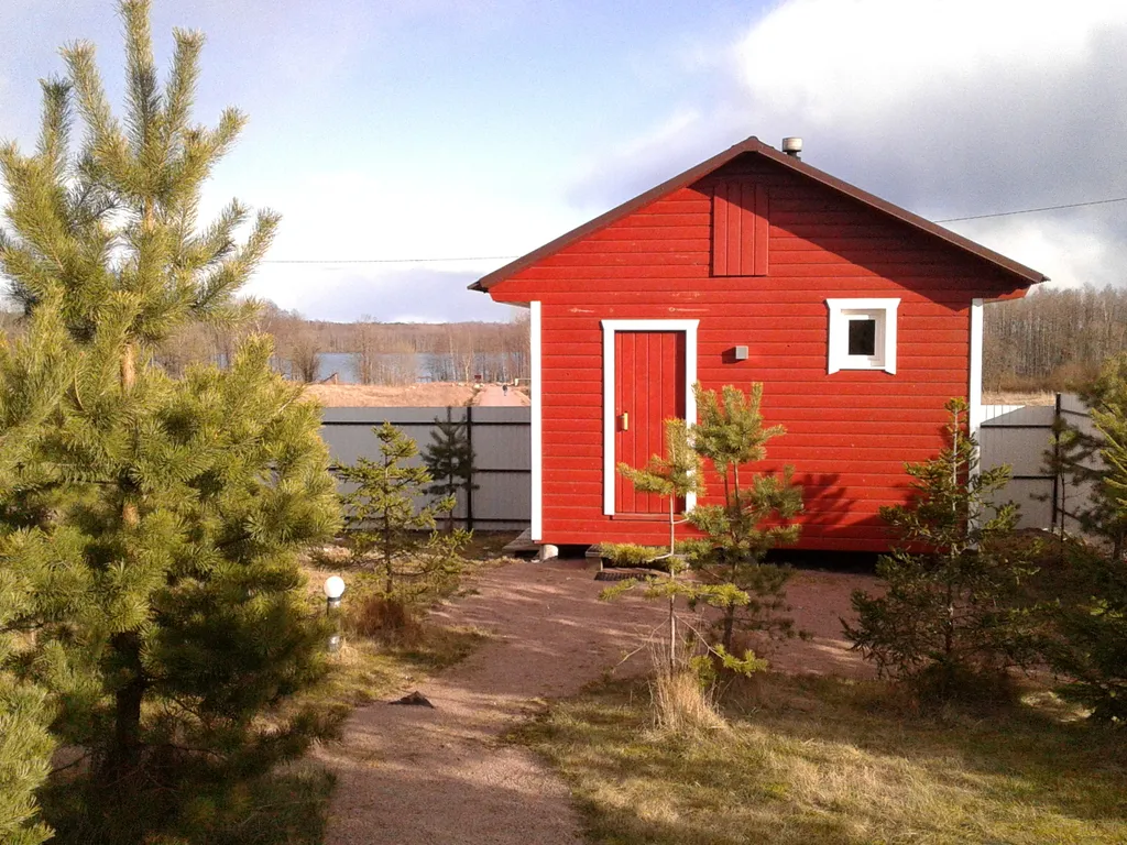 Дом на берегу Красного озера