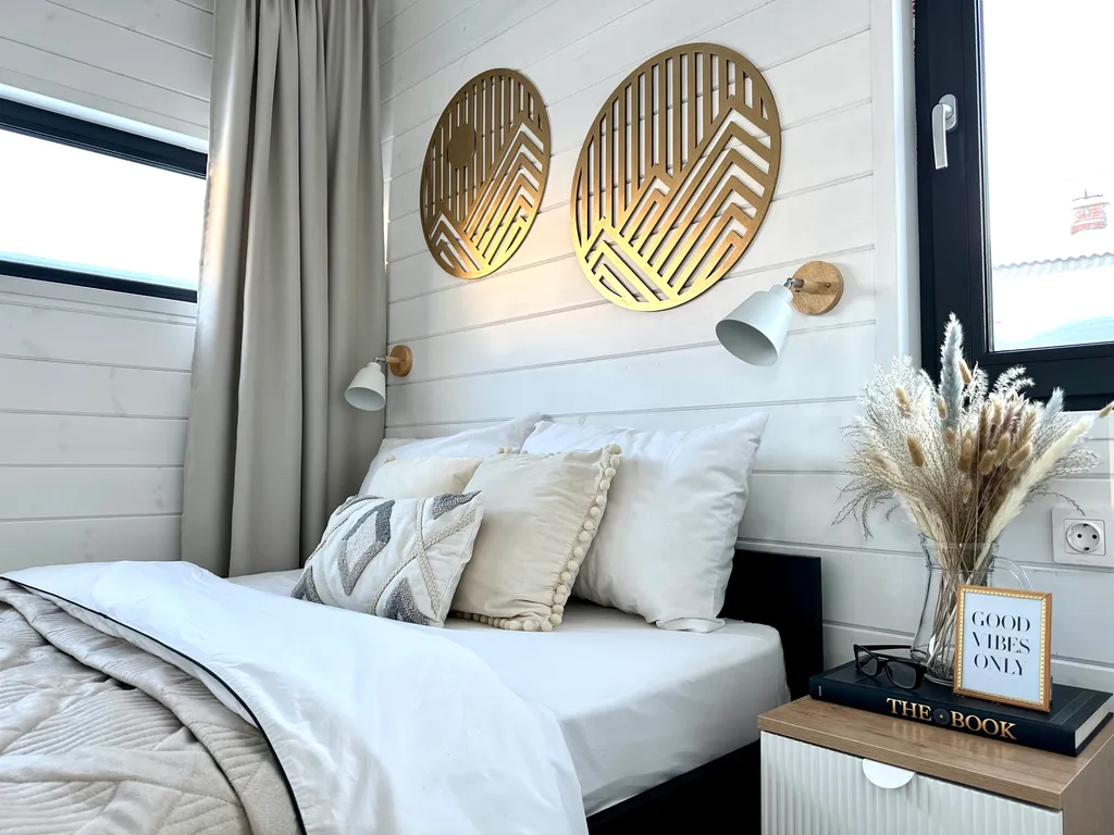 Домик у озера с баней и чаном