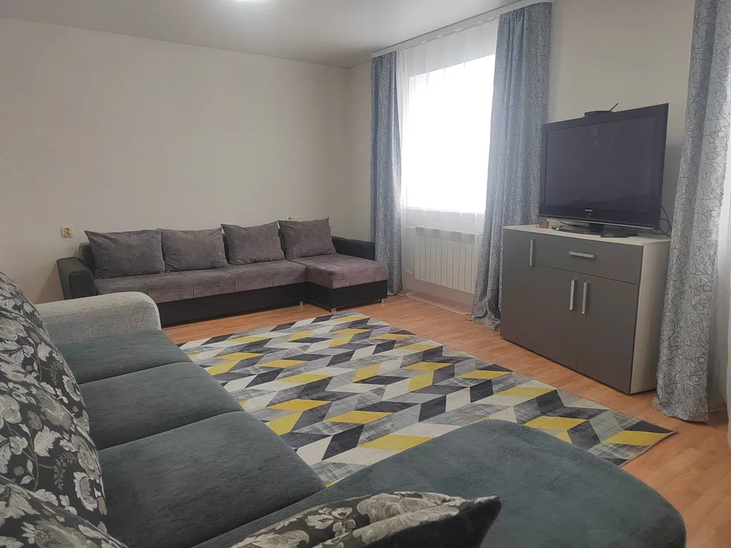 Просторная двухкомнатная квартира рядом с Центральным рынком