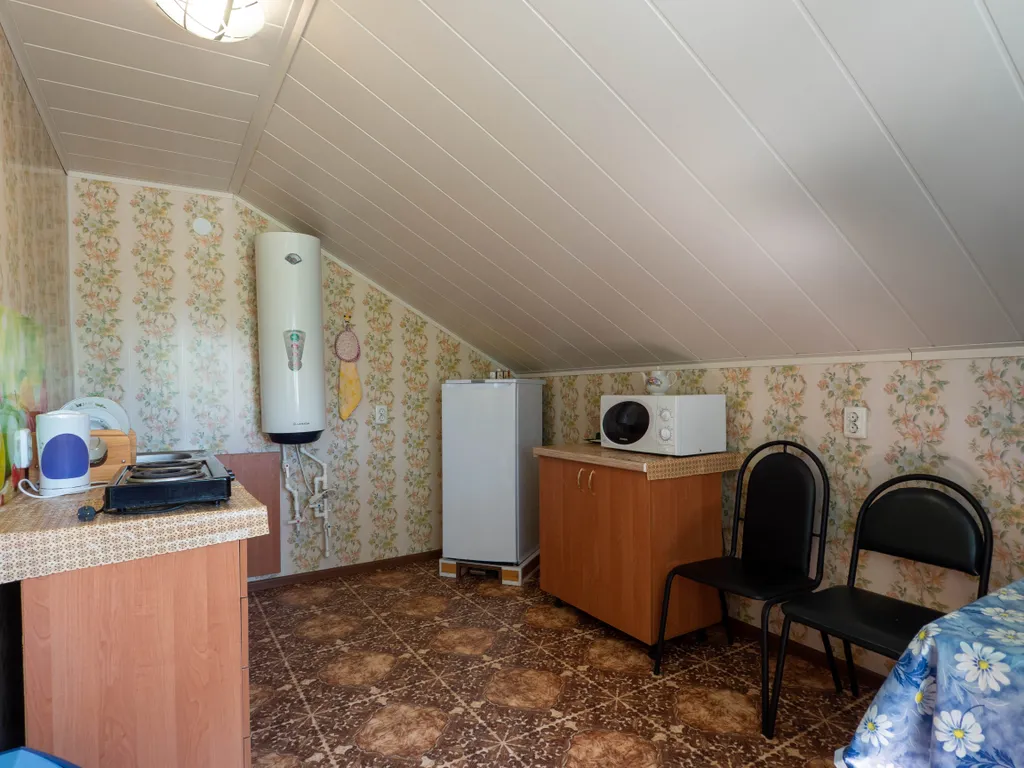 Коттедж Отдельный дом в тени абрикос и винограда — Ейск