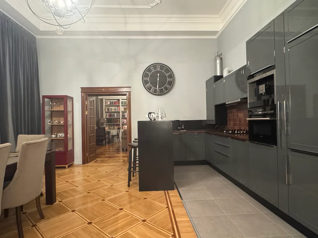 Квартира с видом на Летний сад и дворец Петра I