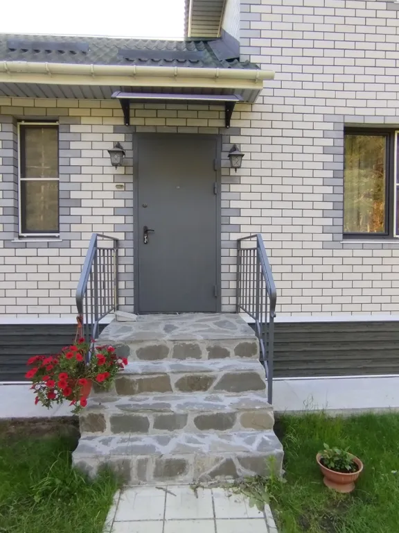 Дом в сосновом бору на озере