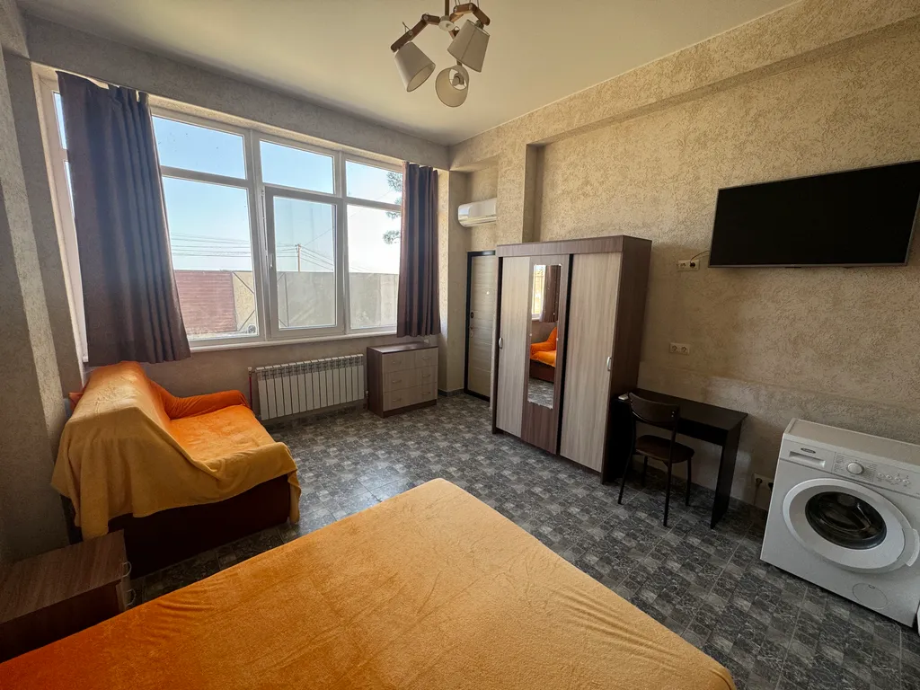 Четырехместный Люкс студия со своей кухней и отдельным входом