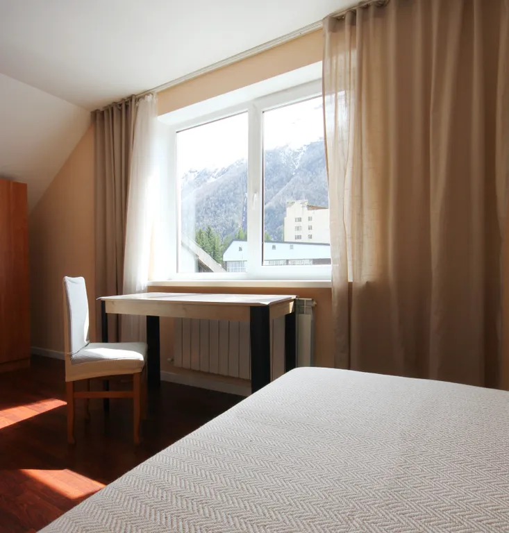 Просторный дом с верандой