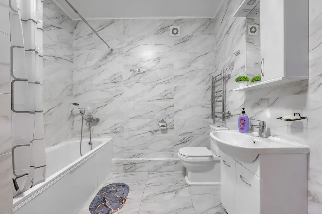 Жизнь с видом реку: огромная лоджия с панорамным остеклением в пол!