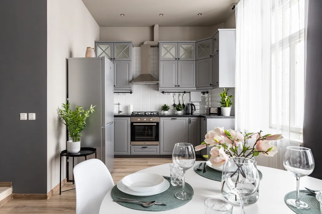 Атриум с распашной лестницей