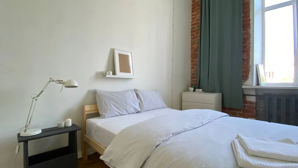 Комната с высокими потолками в самом центре Москвы