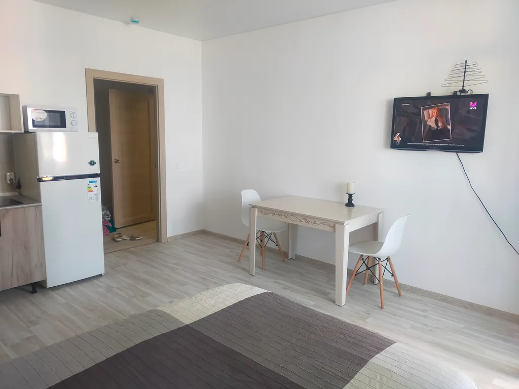 Студия с видом на пруд