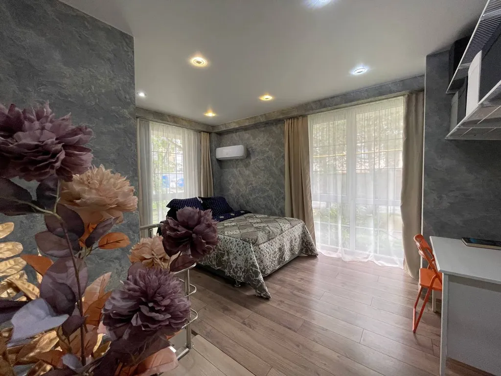 Двухуровневая квартира с дизайнерским ремонтом возле моря