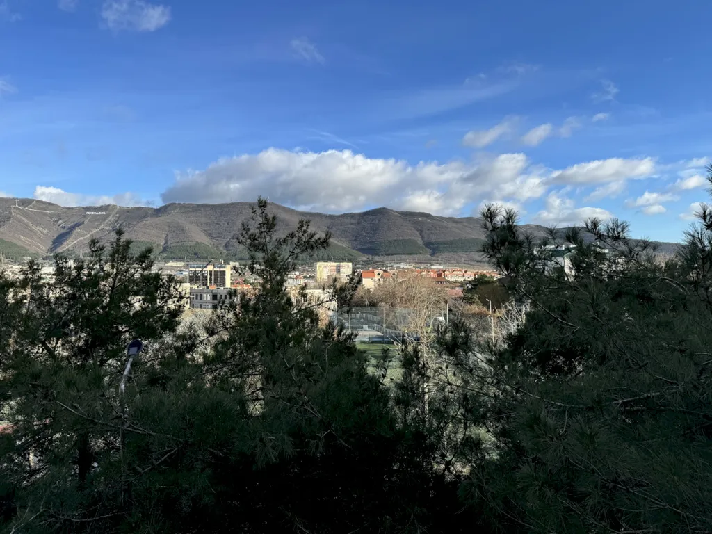 Квартира 1-комнатная квартира, 12 минут до центрального пляжа, балкон вид на горы — Геленджик