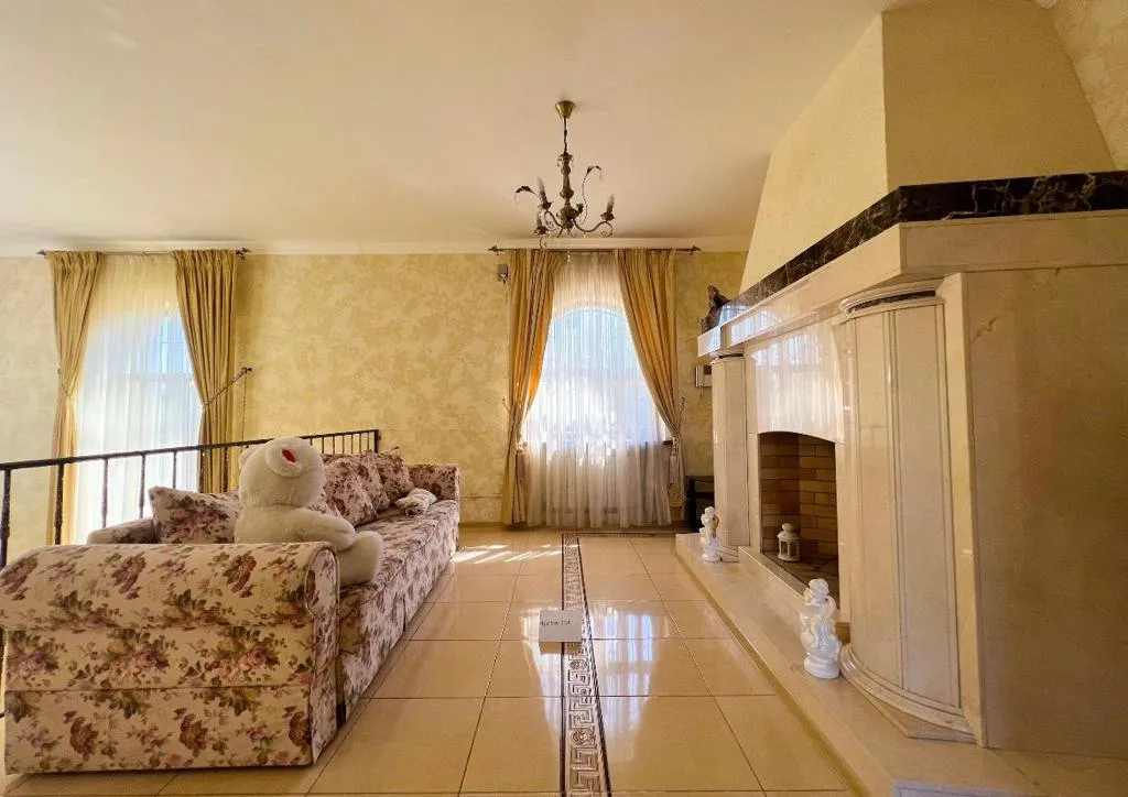 Дом с бассейном