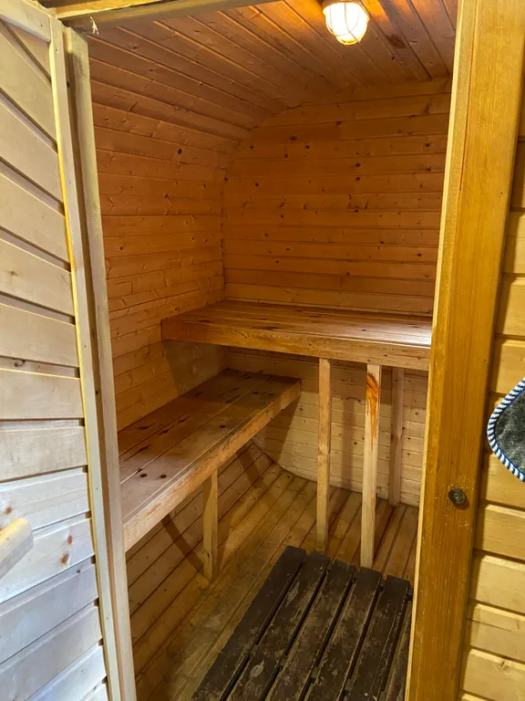 Треугольный дом с баней и чаном