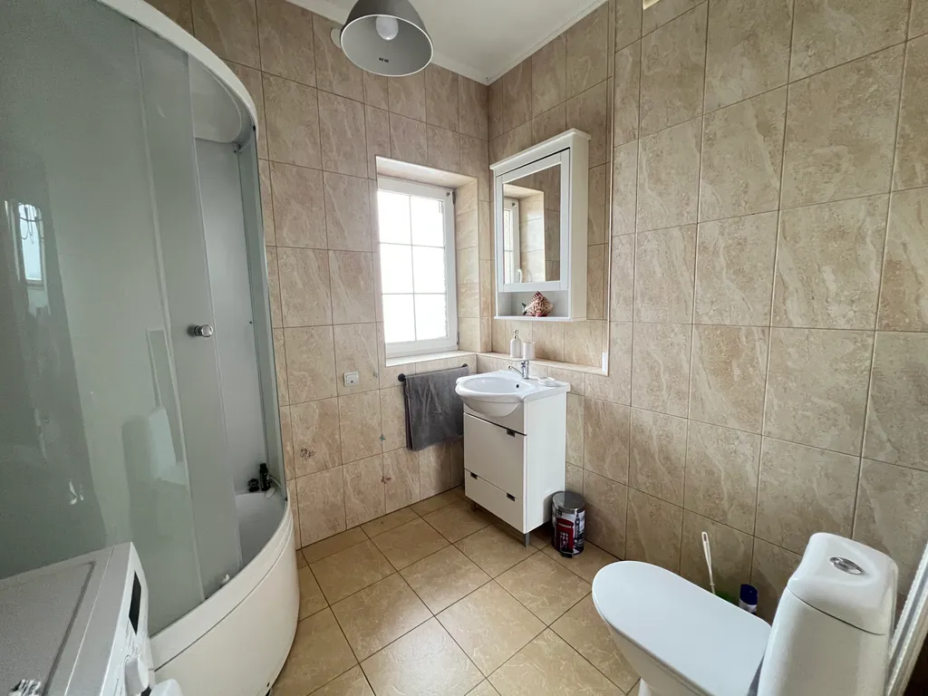 Коттедж с отдельным входом и видом на сад